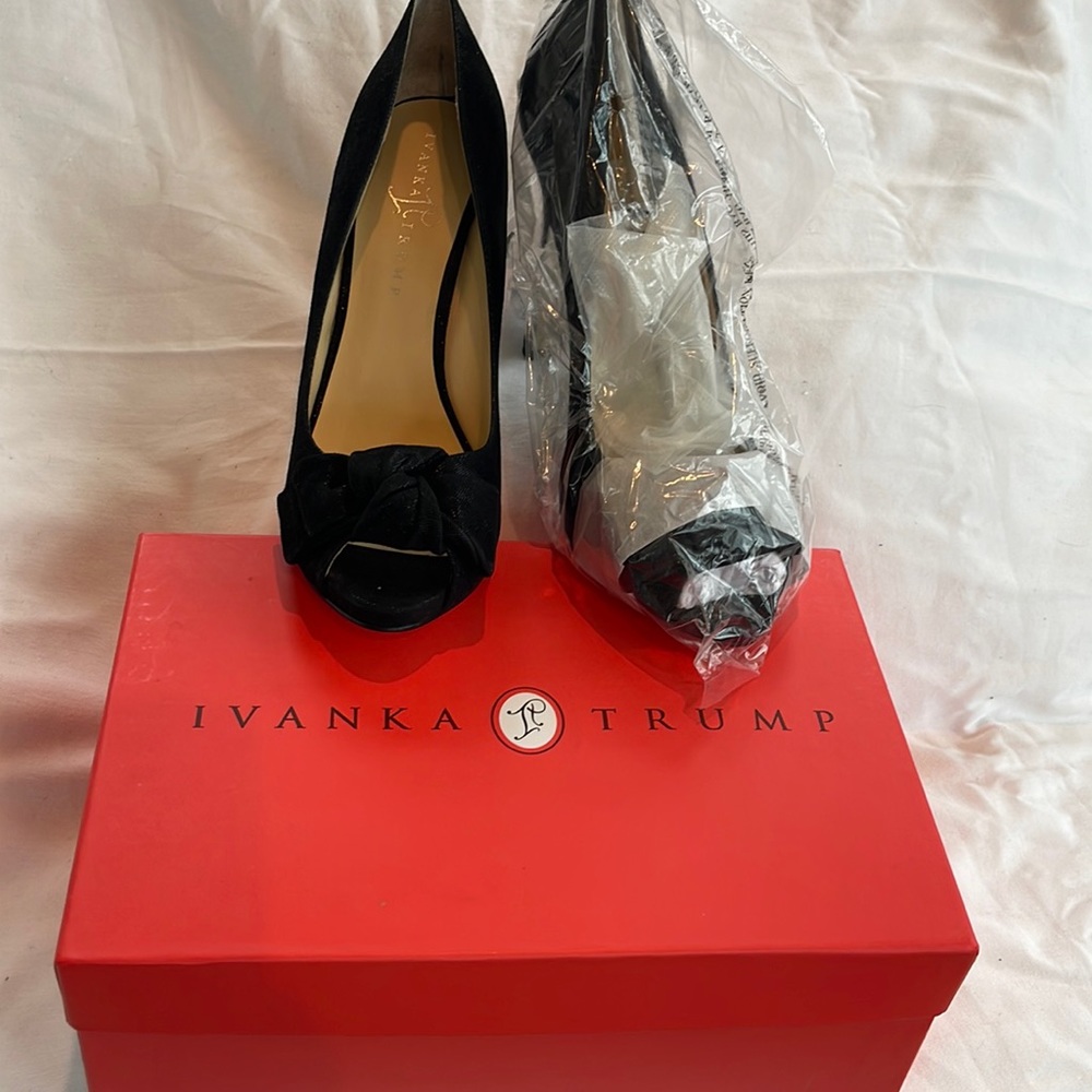IVANKA TRUMP Frenchy Black Suede Peep Toe Pump. Size 10M.
